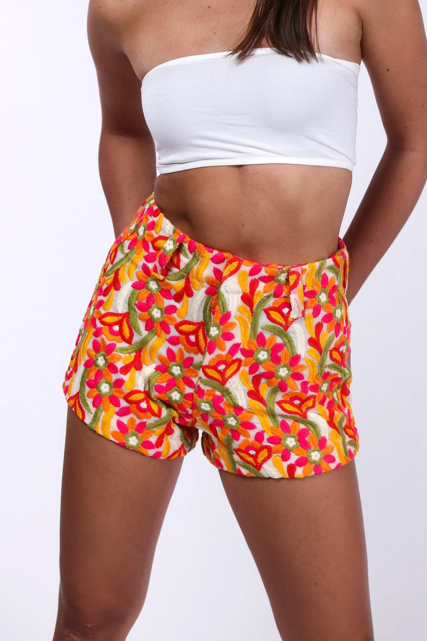 FLOWER EMBROIDERED SHORTS ELISA